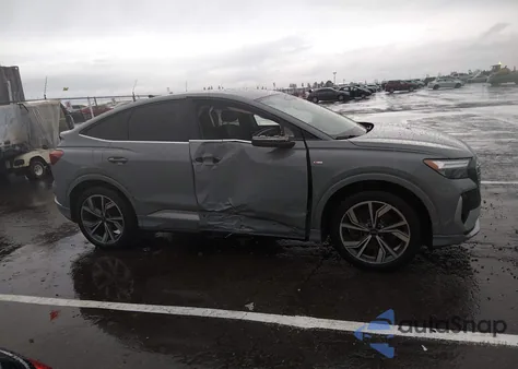 2025 Audi Q4 E-Tron Premium 45 Quattro z USA, uszkodzony, nr VIN WA1B5BFZ3SP063609